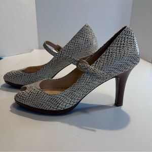 Cole Haan Cream and Black Heels with Nike air soles.